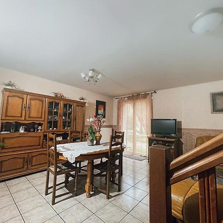 La Perle Rose Only Women Femmes Uniquement Appartement Vénissieux Buitenkant foto