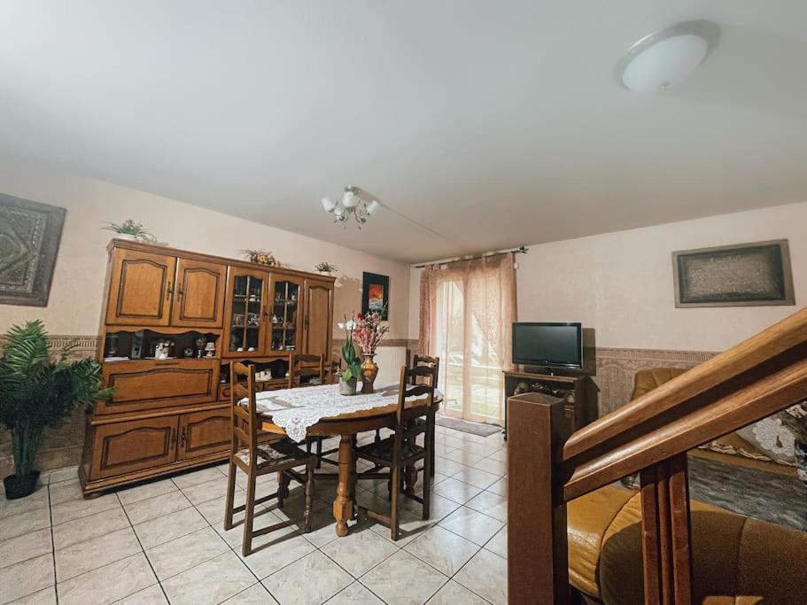 La Perle Rose Only Women Femmes Uniquement Appartement Vénissieux Buitenkant foto